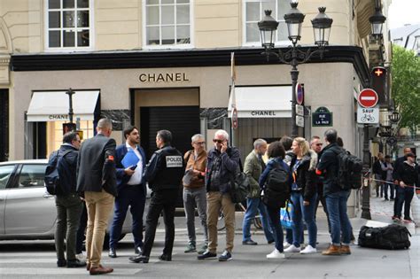 Braquage d'une bijouterie Chanel à Paris : ce que l'on .